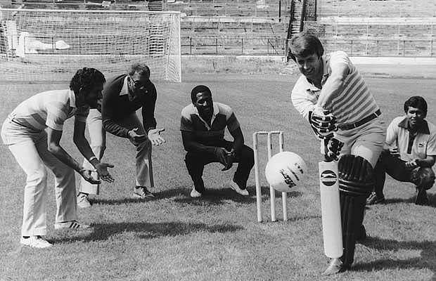 5 Footballers who played Cricket at a decent level