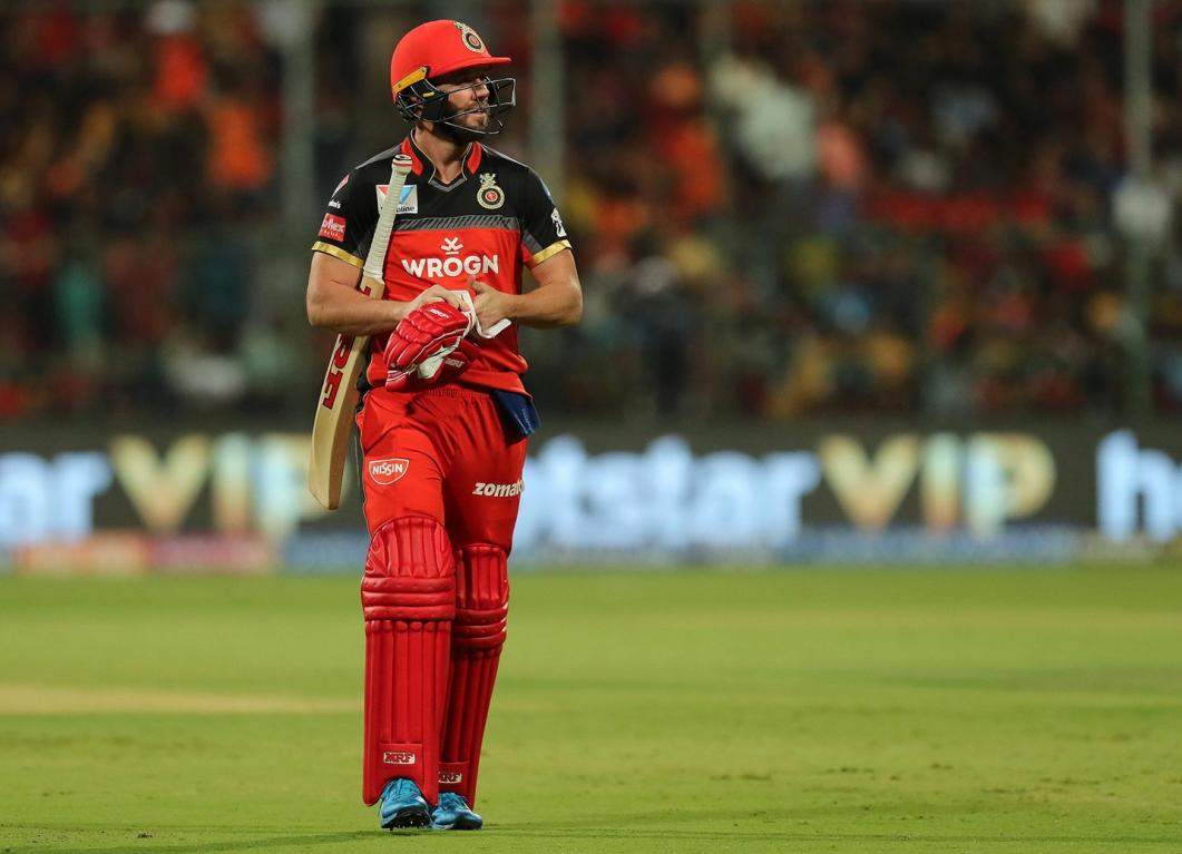 5 Cricketers who are massively loved by fans across the IPL despite different allegiances